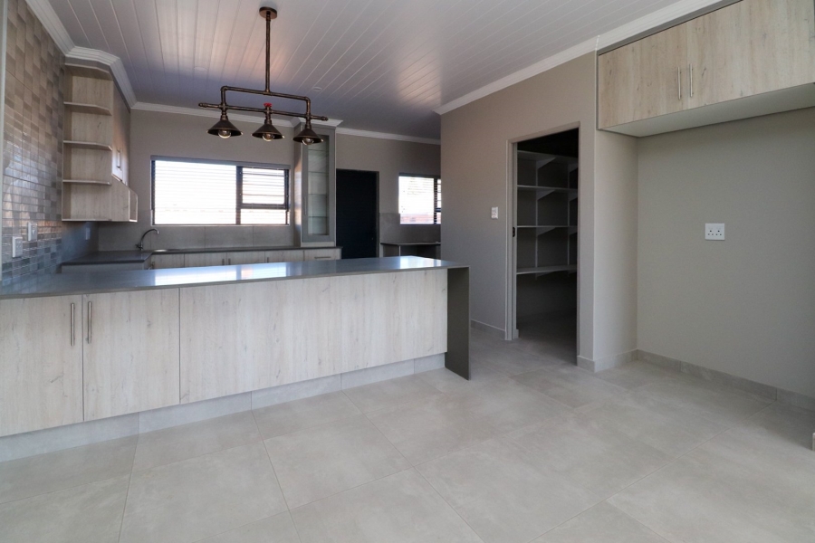 To Let 3 Bedroom Property for Rent in Flamwood North West